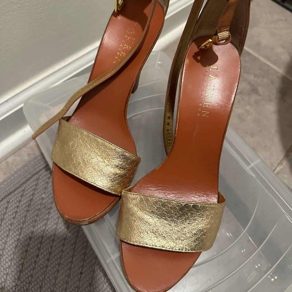 LAUREN Ralph Lauren gold metallic ankle strap sandal Size 6,5 Prom Evening